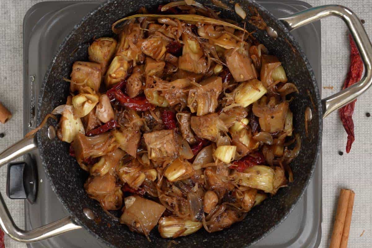 Ready kathal khada masala.