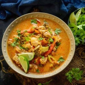 Thai Red Curry is a popular curry from Thai cuisine. You can make it vegetarian, with chicken, shrimp or with fish. This recipe is very easy to make and is very close to the authentic red curry that you would get in Thailand. Here is how to make Thai Red Curry recipe with Chicken.