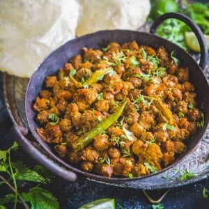 This Sookha Kala Chana is a delicious preparation and a popular Ashtami dish prepared for the Navratri Pooja.