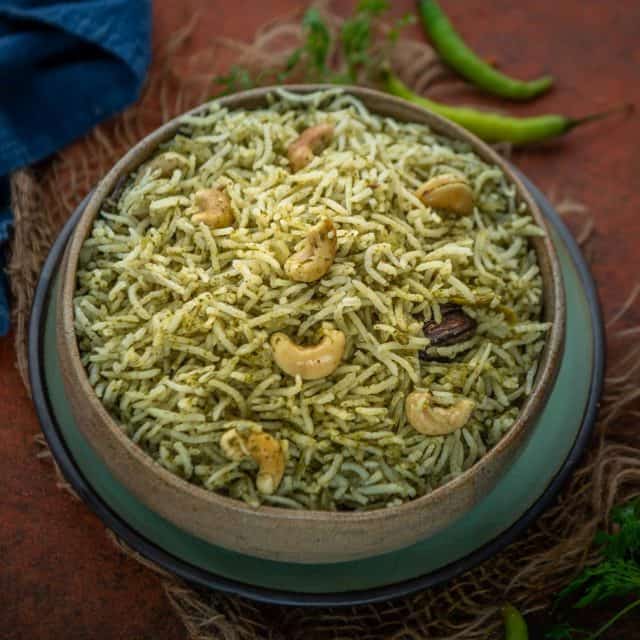 Palak Rice Recipe (Step by Step + Video) Palak Pulao - Whiskaffair