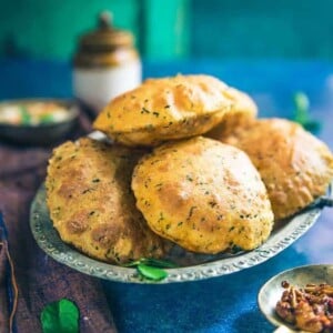 Combined with the goodness of fresh methi leaves, ajwain, curd and basic spices, Dahi Methi Poori turns out as a clear winner during any meal.