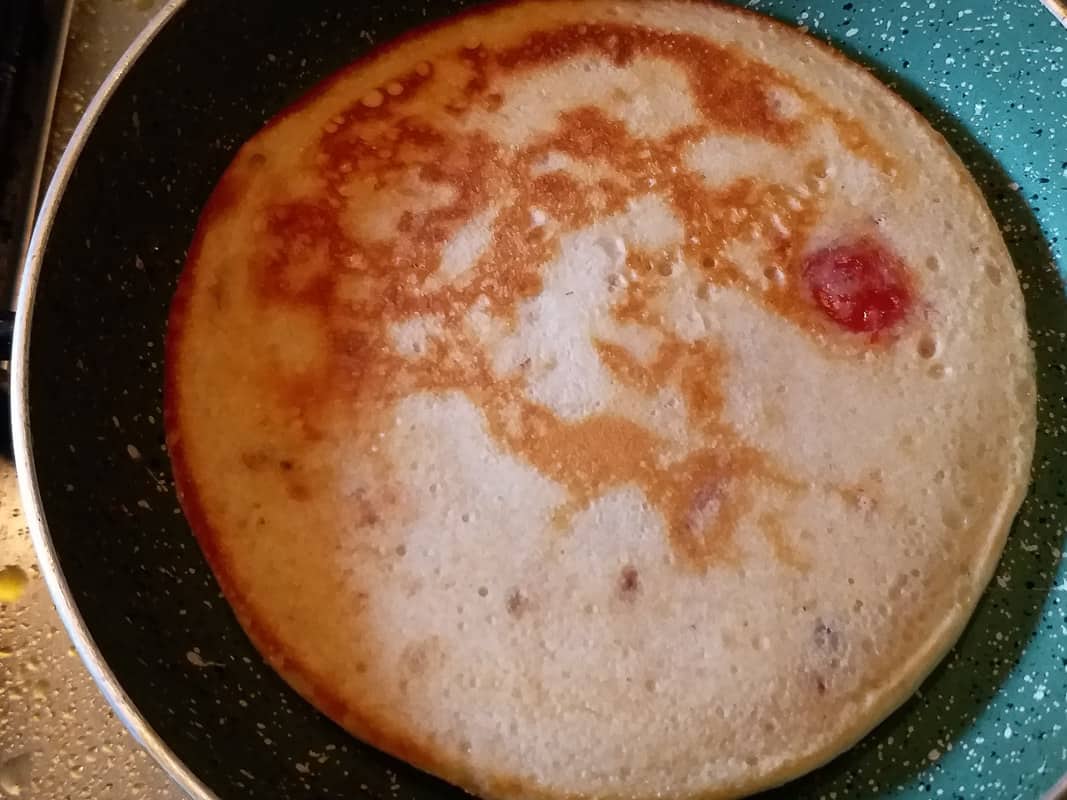 Fluffy, delightful, super finger-licking, Strawberry Granola Pancake Recipe, Homemade Strawberry Pancake recipe, easy pancake recipe, best pancake recipe