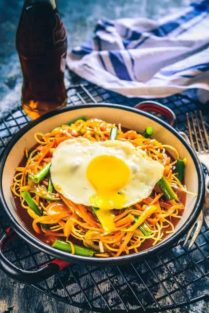Veg American Chop Suey Recipe is a delicious, vegetarian variation of American Chop Suey that has veggies, noodles and flavourful sauces!