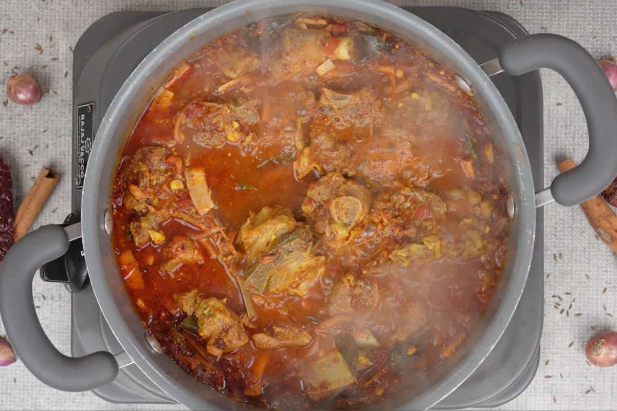 Kerala Style Mutton Curry Recipe   Whiskaffair - 94