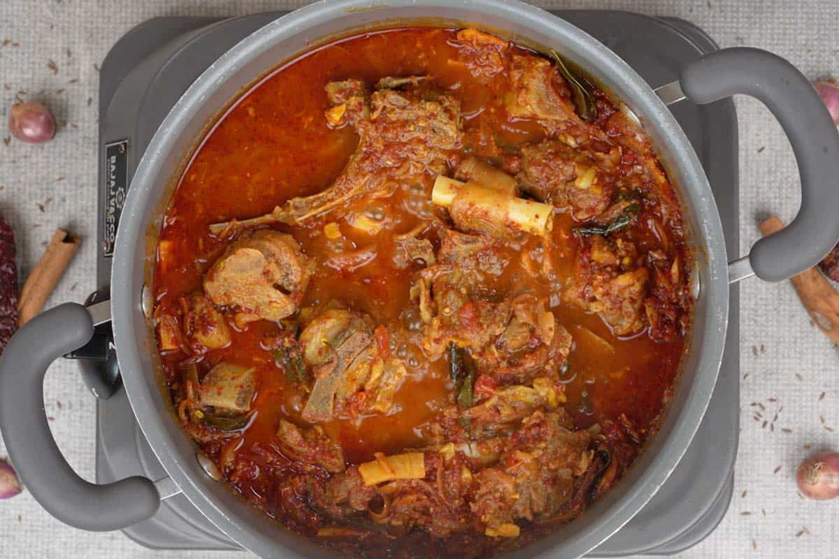 Kerala Style Mutton Curry Recipe   Whiskaffair - 32