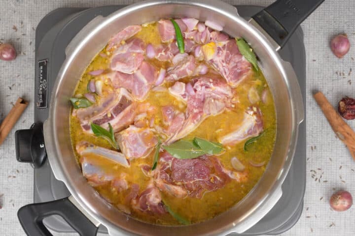 Kerala Style Mutton Curry Recipe - Whiskaffair