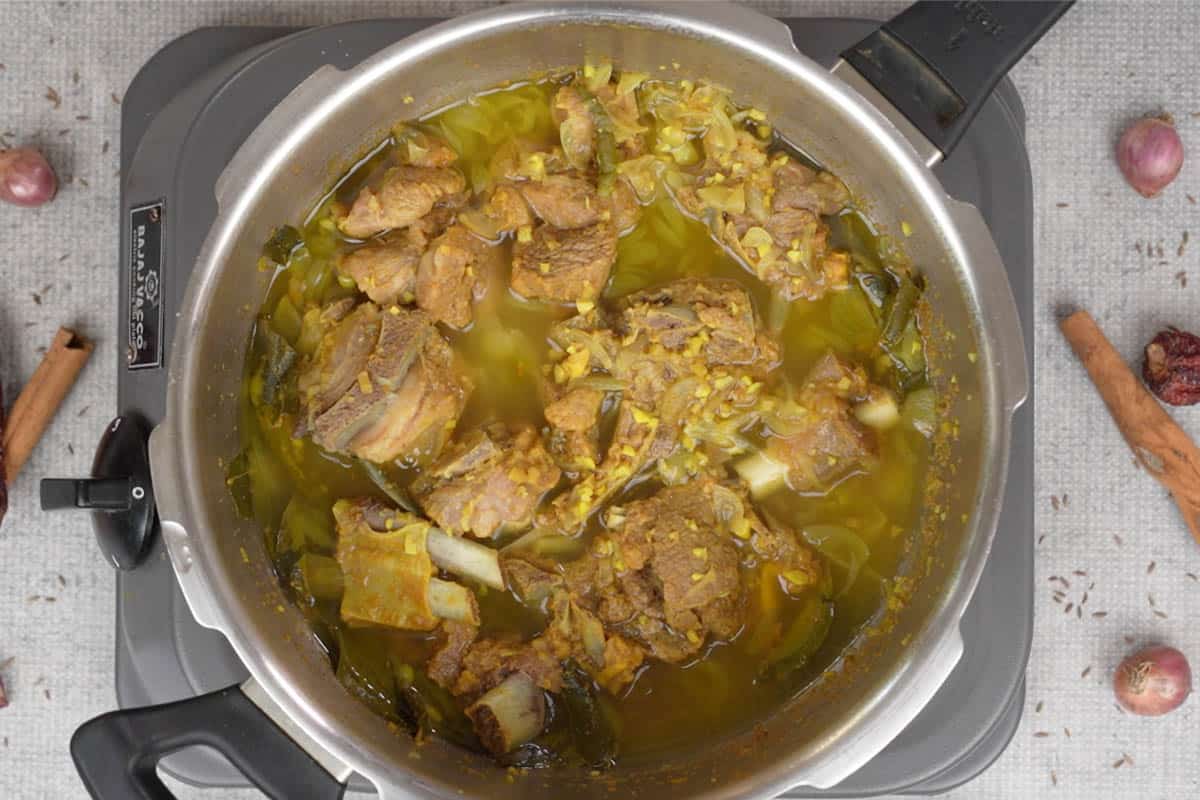Kerala Style Mutton Curry Recipe   Whiskaffair - 33