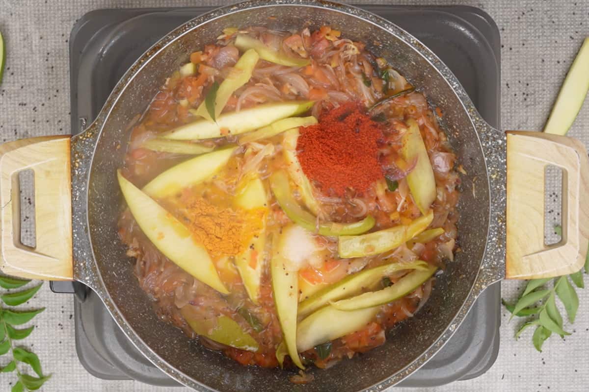Salt, turmeric powder and chilli powder added to the pan.