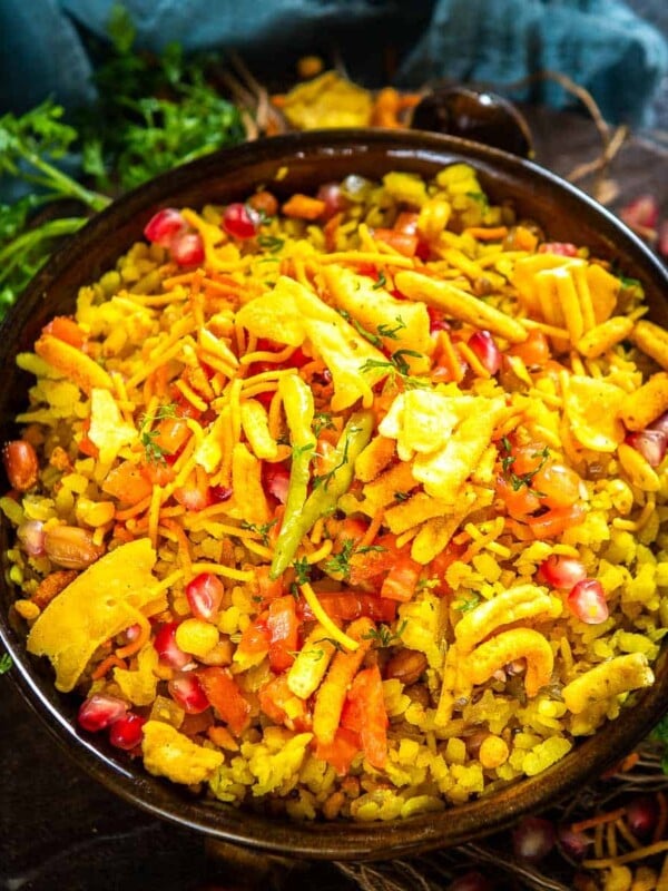 Give your usual poha recipe a break and try this Indori Poha which gets its unique taste from jeeravan masala. It is a very popular street food sold on the streets of Indore along with jalebi for breakfast. Try out my authentic recipe to make it.