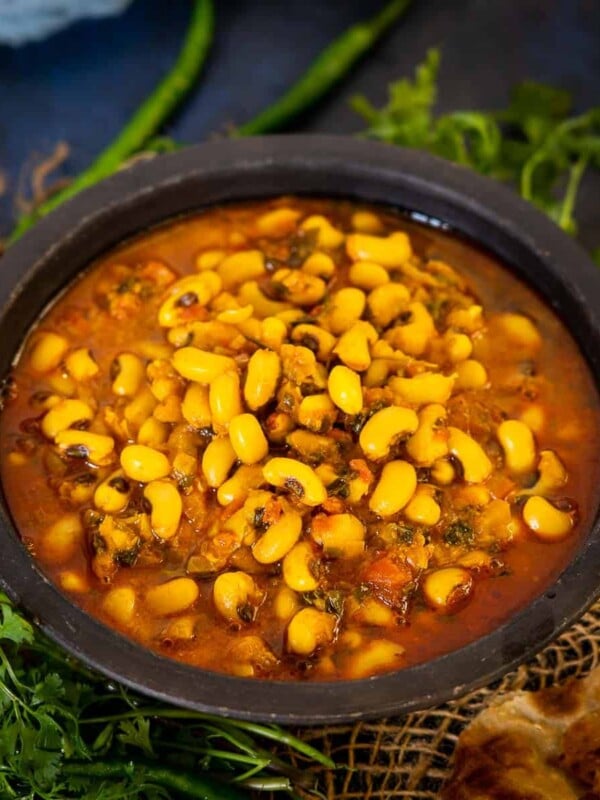 Punjabi Lobia Masala (Black-Eyed Peas Curry) is a North Indian-style curry made with black-eyed beans. Here is how to make it in a traditional pressure cooker and instant pot.