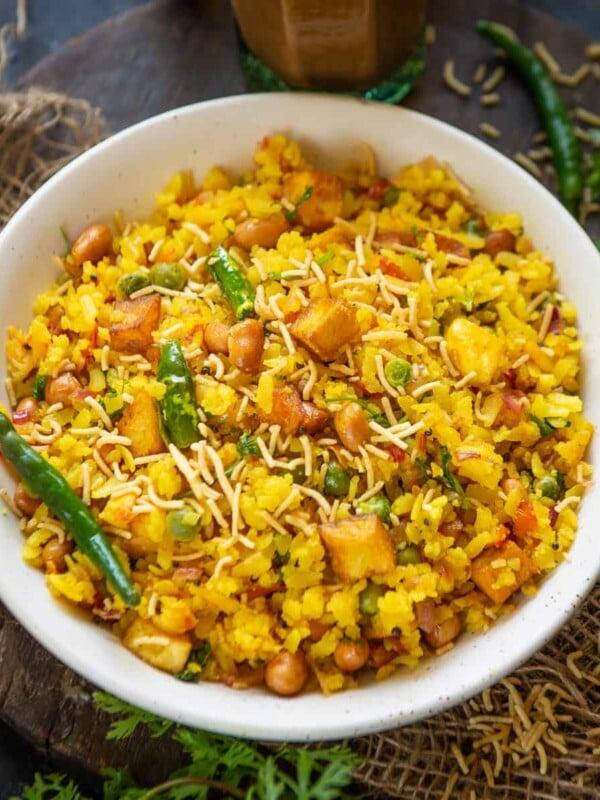 Kanda Batata Poha (Aloo Pyaz Poha, Spiced Indian Flattened Rice) is a popular breakfast recipe in Gujarat, Madhya Pradesh, and Maharashtra. Make this classic recipe using my easy instructions (vegan, gluten-free).