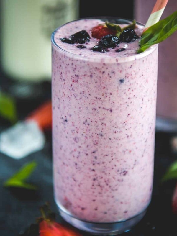 Made using 6 simple ingredients in 5 minutes, this no banana Strawberry Blueberry Smoothie is a great way to start the day. Serve this easy and delicious smoothie for breakfast or an evening snack.