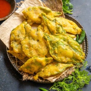 Palak Pakora Recipe  Spinach Fritters    Whiskaffair - 56