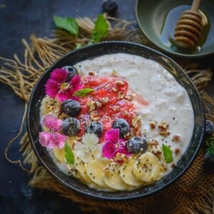 Make these Slow Cooker Steel Cuts Oats with literally no effort and get your healthy breakfast fixed. These old fashioned oats are vegan and gluten free and are best for weight watchers. Here is how to make Steel Cut Oats in Slow Cooker.