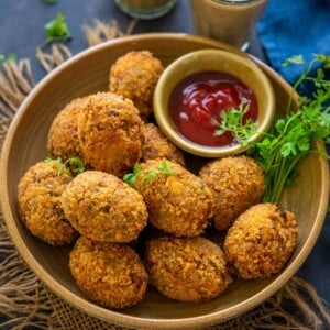 Crispy Veg Cutlets are Indian tea time snack made using a variety of vegetables. These are mostly fried until crisp and browned but you can definitely bake or air fry them for a healthier version.