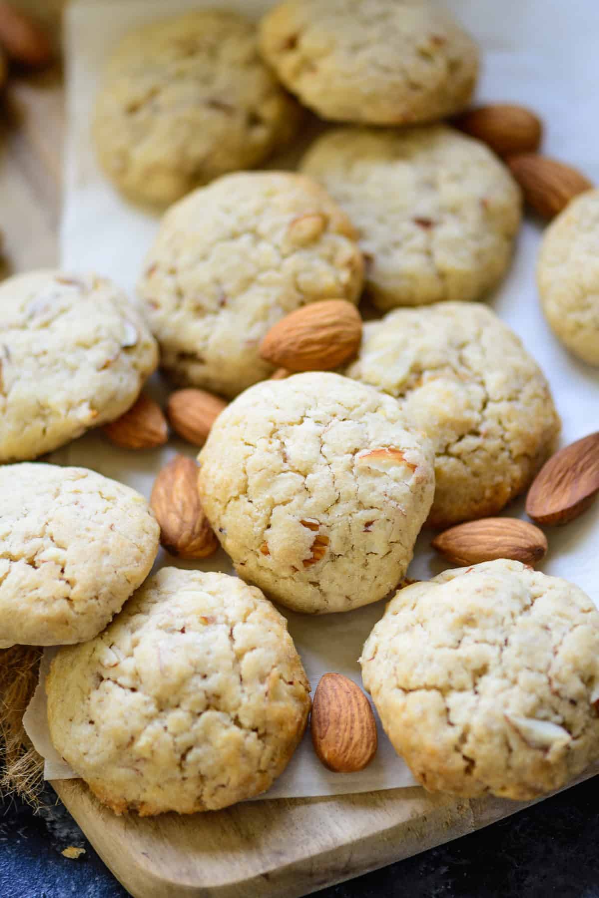 Crispy almond cookies.