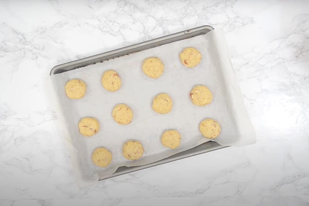 Balls arranged on the baking sheet.