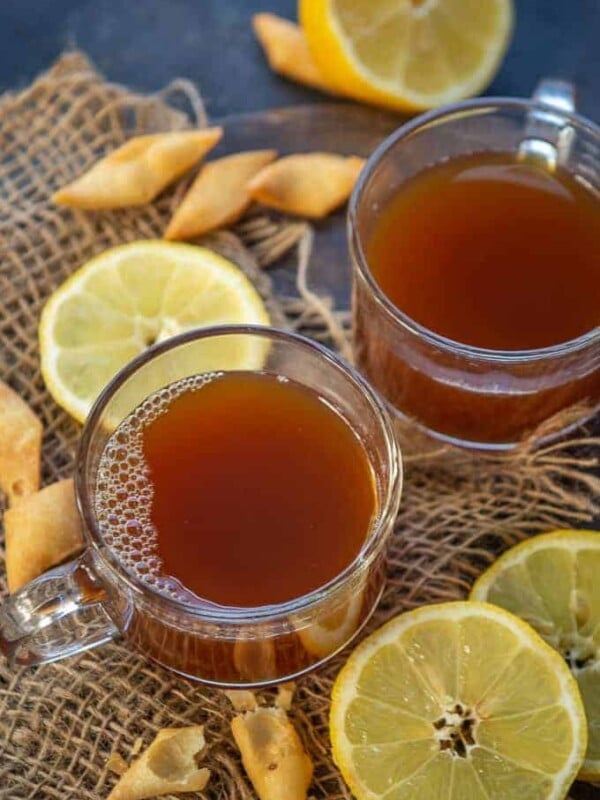 Lemon tea served in cups.