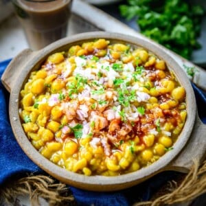 Ragda is a thick spicy curry made using dried white peas. It is used as a component of many chaat dishes like pani puri, radga pattice, samosa chaat, or ragda puri.