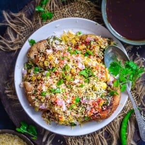 Ragda Pattice is a popular Indian street food where crispy potato patties are topped with white peas curry, chutneys, onion, and sev. It is very popular in the states of Gujarat and Maharashtra and is vegan too.