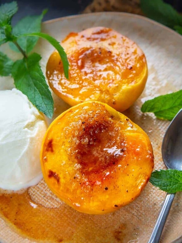 Make these warm and juicy baked peaches for a healthy summer dessert. It's made using pantry staples and the prep can be done in just 5 minutes.