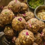 Made using edible gum resin (gond), whole wheat flour, heaps of makhana, chironji, and enriching dried nuts and seeds, Gond Ke Laddu is a healthy snack or dessert option. Make these for the upcoming winter season and feed your family for their good health (vegetarian).