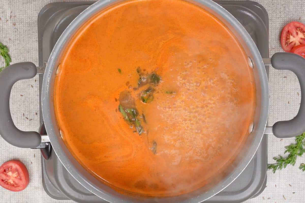 Tempering poured over the shorba.