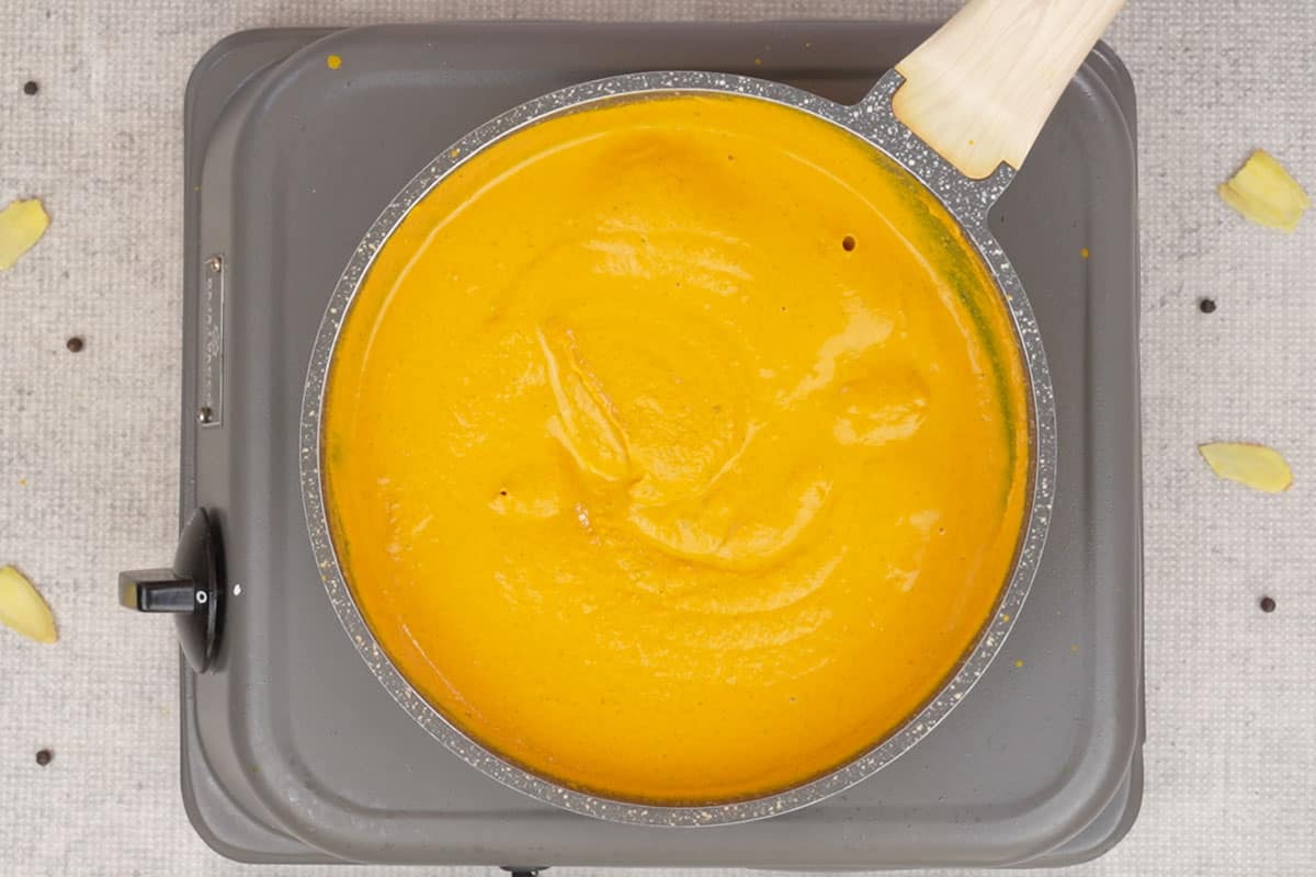 Cooked golden paste.