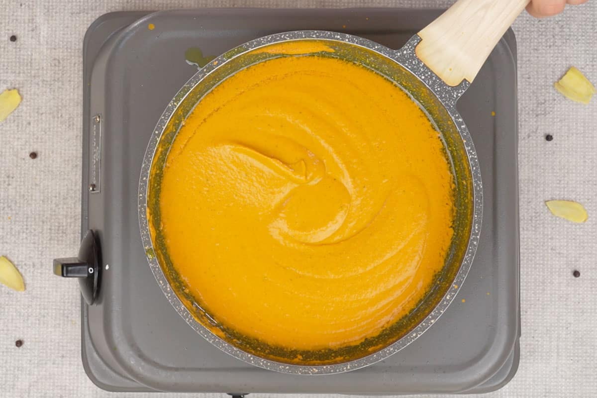 Ready golden paste.