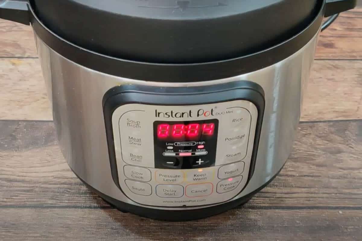 Front view of instant pot cooking sticky rice