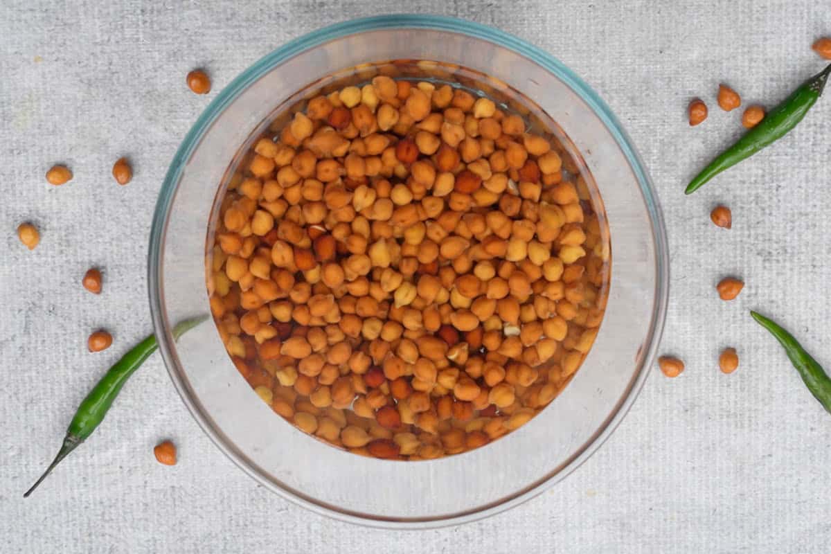 Soaked kala chana in a bowl.