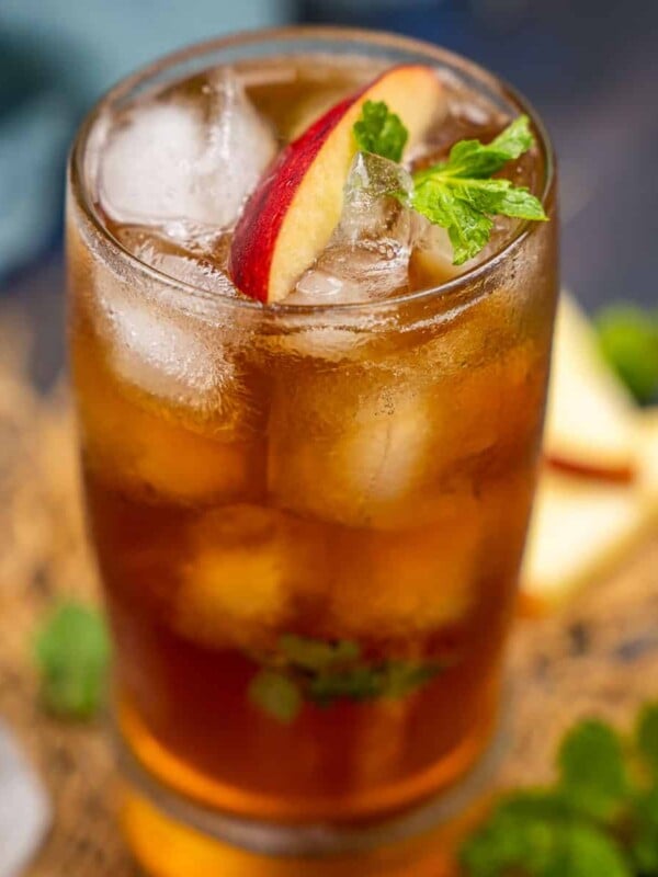 Apple Iced Tea is a refreshing beverage flavoring regular iced tea with apple juice or apple soda. Here is how to make it.