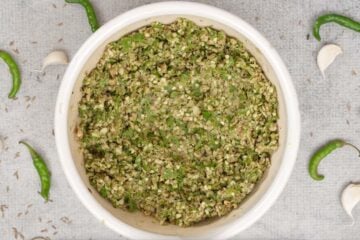 Green Chilli Thecha Recipe (Maharashtrian Hirvi Mirchi Chutney)