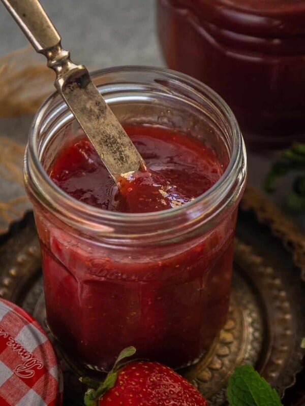This 30-minute, 4-ingredient (no pectin) recipe for Instant Pot Strawberry Jam perfectly accompanies your breakfast. It is easy, fuss-free, and super delicious. After trying this recipe at home, you’ll never buy jam from a store again.