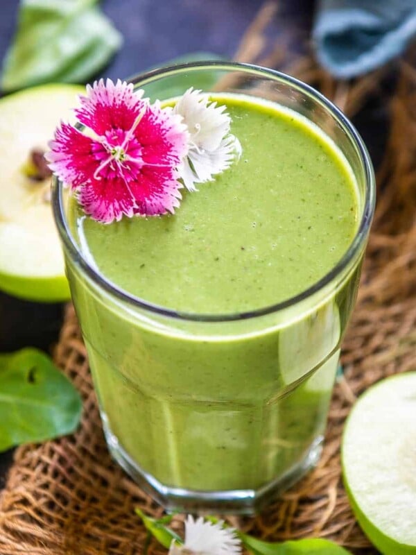 Celery Smoothie (Step by Step + Video) - Whiskaffair