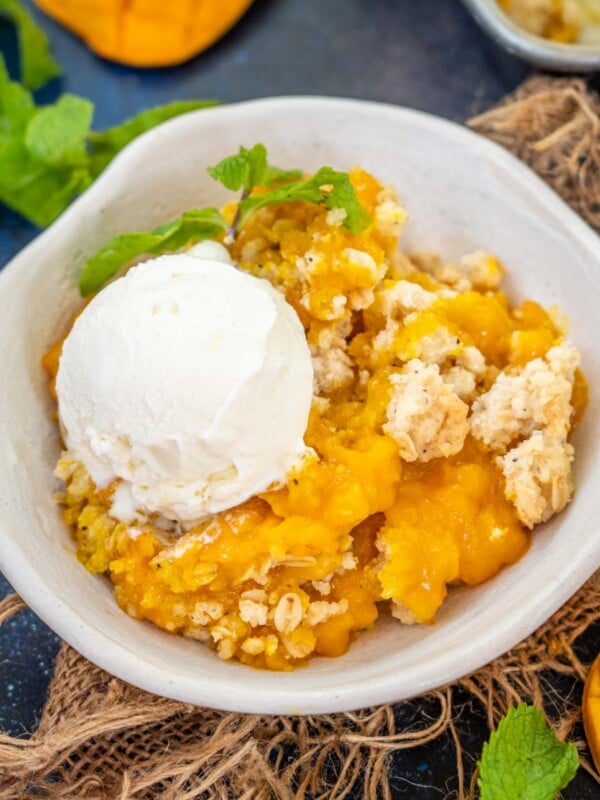 Make this Easy Mango Cobbler Recipe in under 60 minutes. This quick and easy Southern dessert is a great fix for eating something sweet, summery, and delicious (vegetarian).