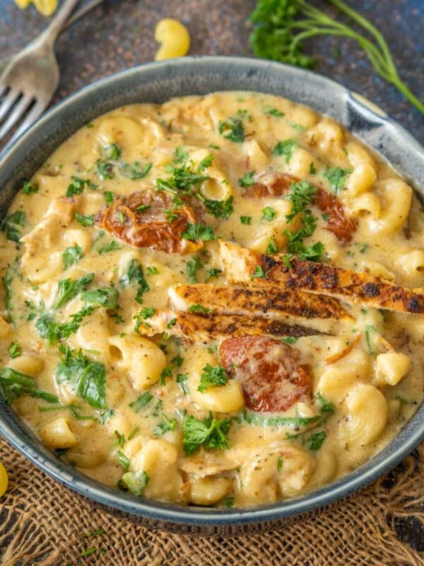 Want an easy, fuss-free, and absolutely delicious one-pot dinner in 30 minutes? Then, give this Tuscan Chicken Mac and Cheese a try.