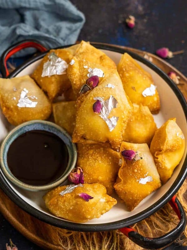 Kalakand Wontons is a delicious Indian fusion recipe that is perfect to make this festive season. Make it in just 10 minutes using store-bought or homemade kalakand and wonton sheets.