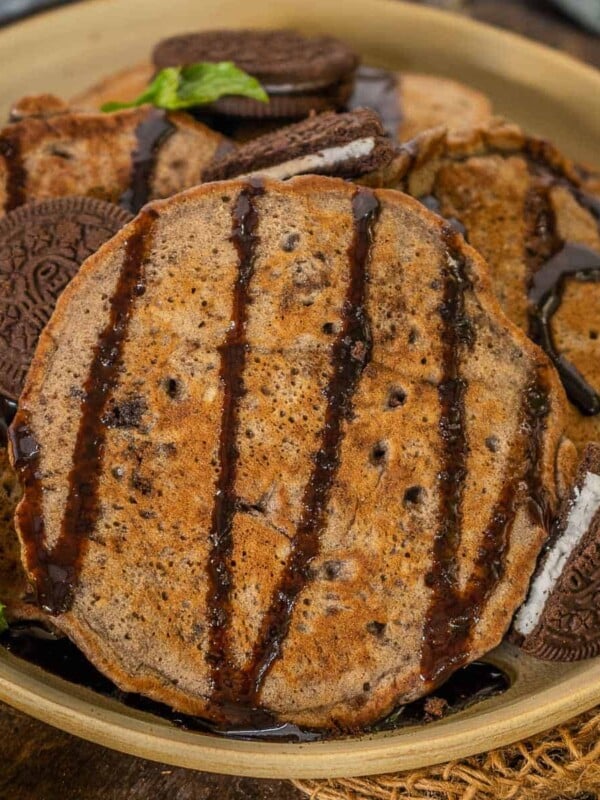 Make a batch of these indulgent Easy Oreo Pancakes (Cookies And Cream Pancakes) and serve them for breakfast or dessert. These are freezer-friendly and come together using a few simple ingredients.