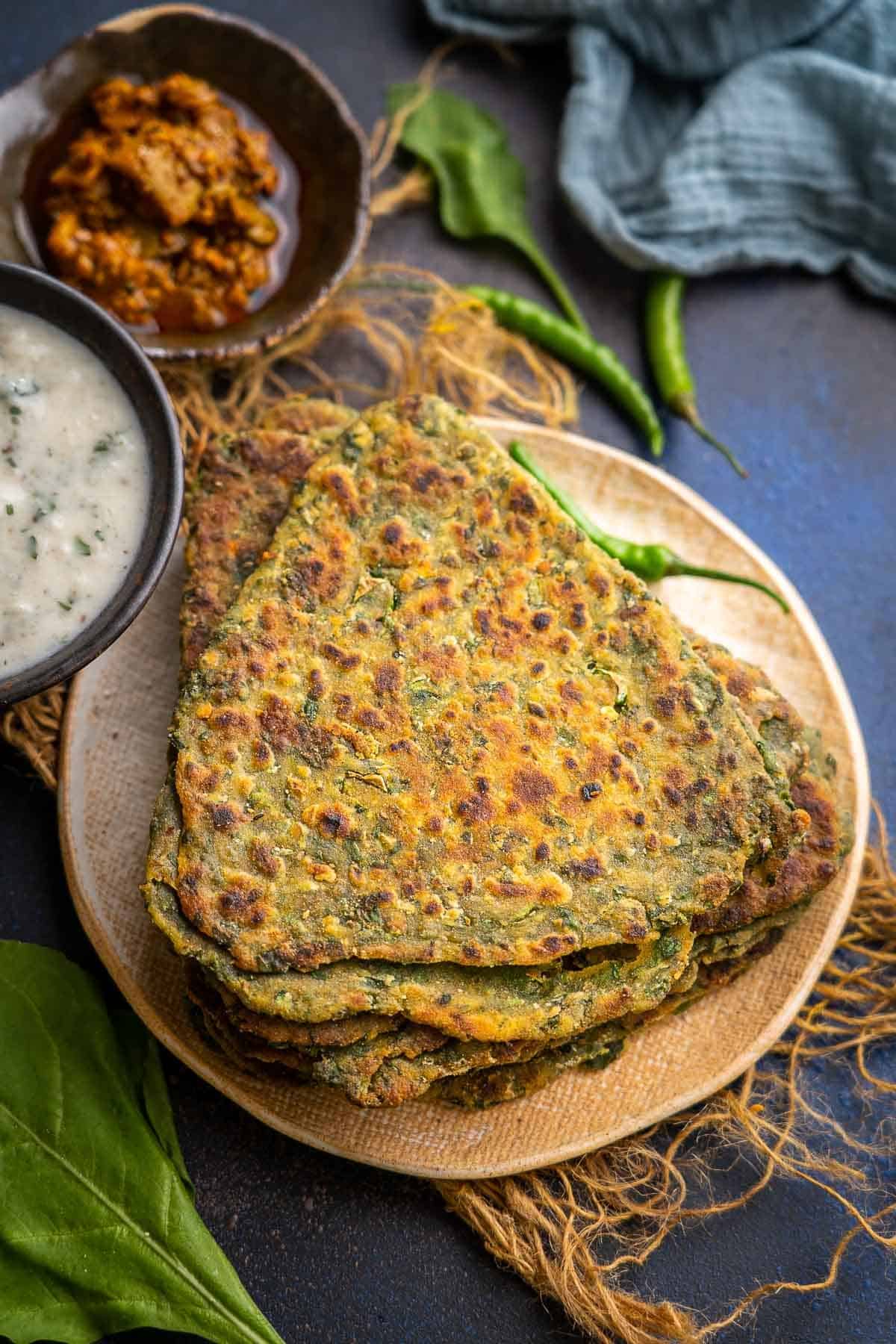 palak paratha served on a plate.