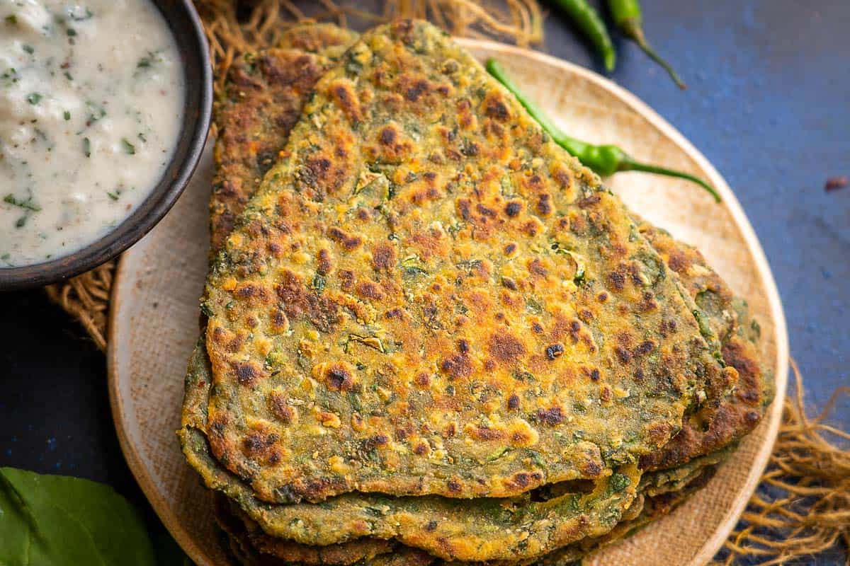Palak Paratha Recipe (Spinach Paratha) 3 Ways - Whiskaffair