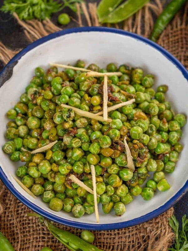 Chaunka Matar ( Chuki Hui Matar) is a UP-style breakfast dish where fresh winter peas are stir-fried with a few spices. Serve it with a cup of tea for a hearty winter breakfast.