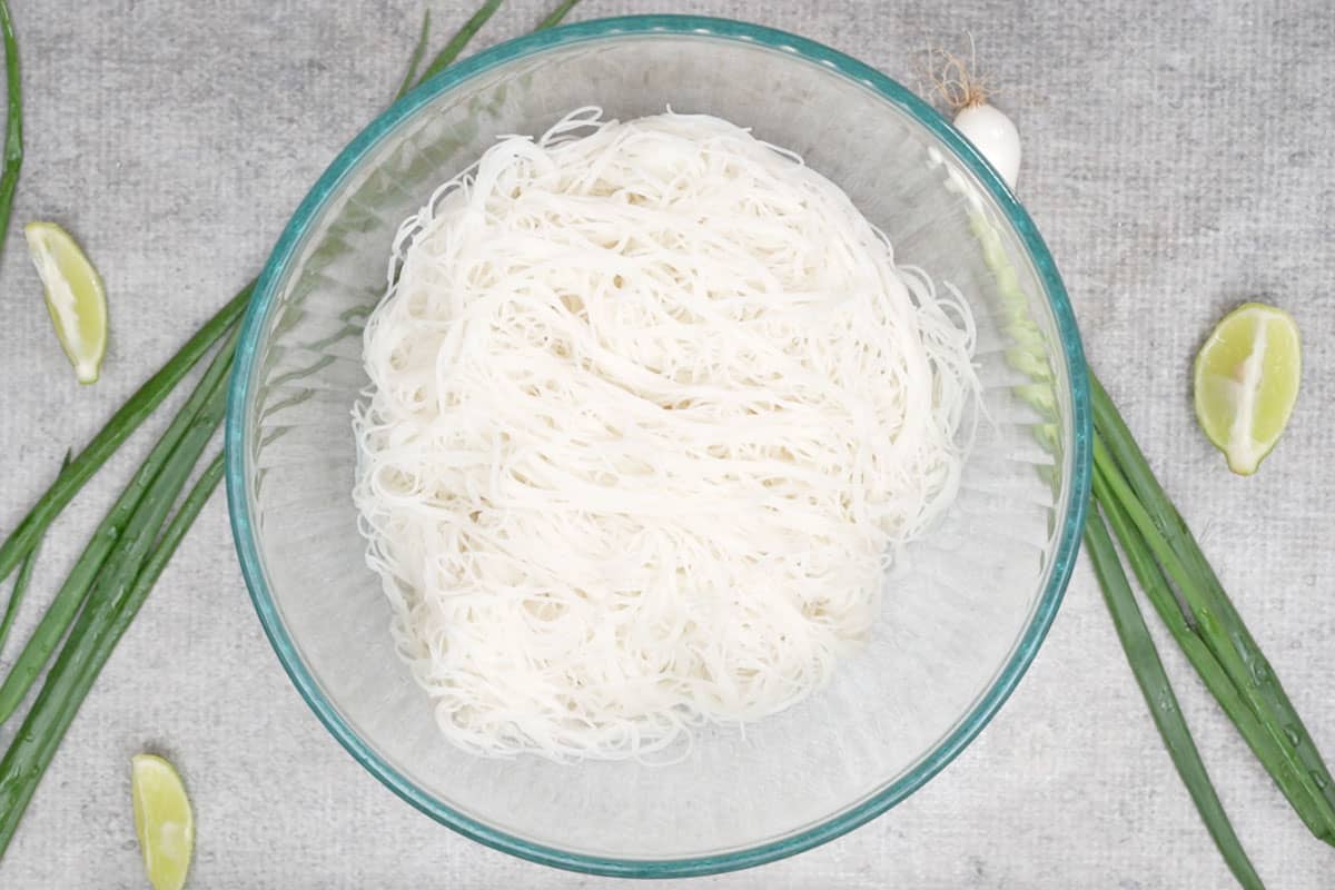 Cooked rice noodles.