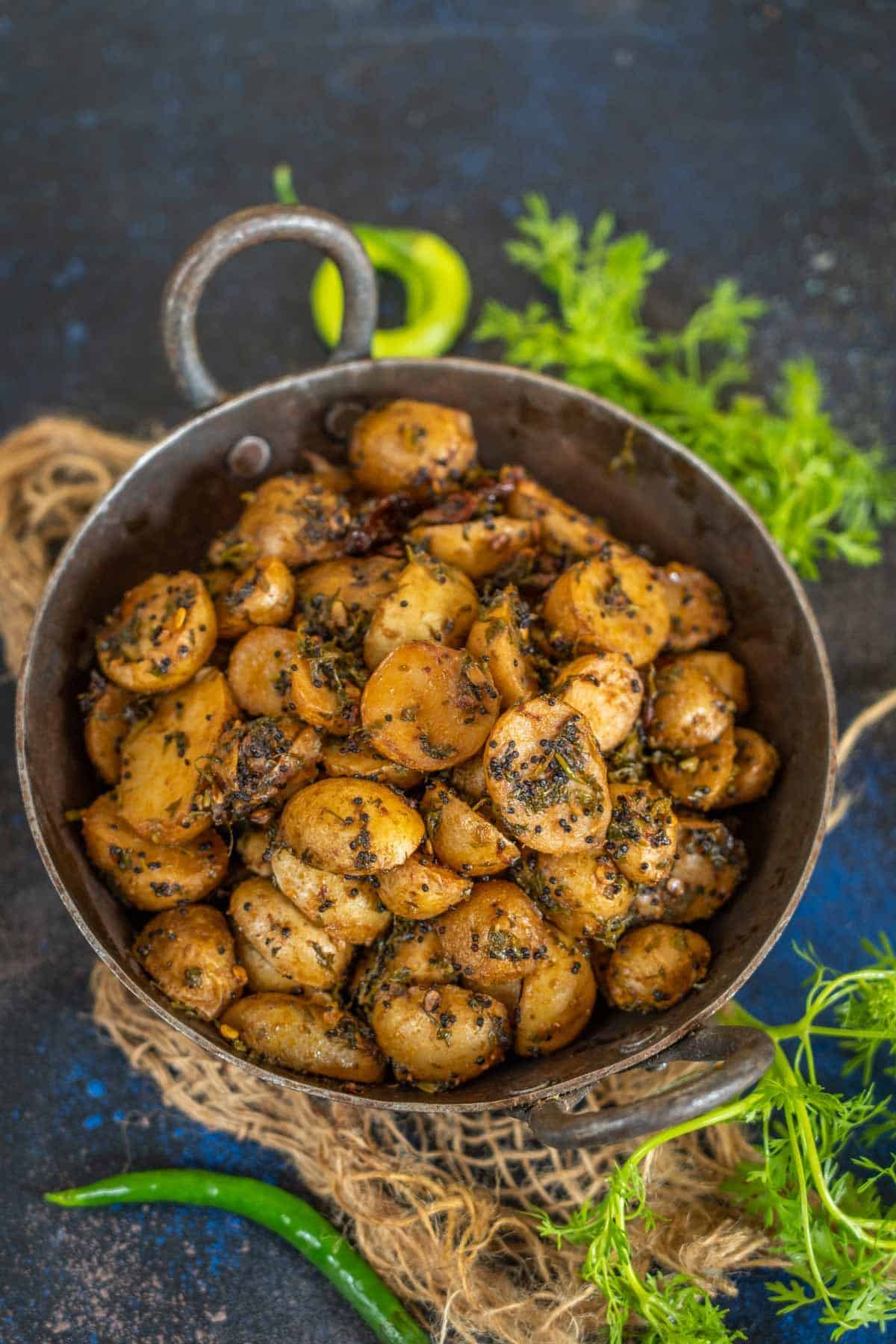 Jakhiya aloo served in a bowl.