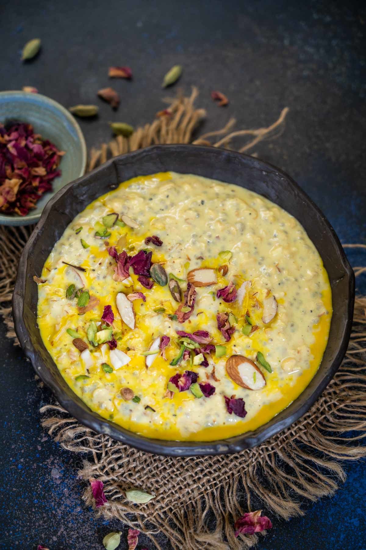 Kesar baam overnight oats served in a bowl.