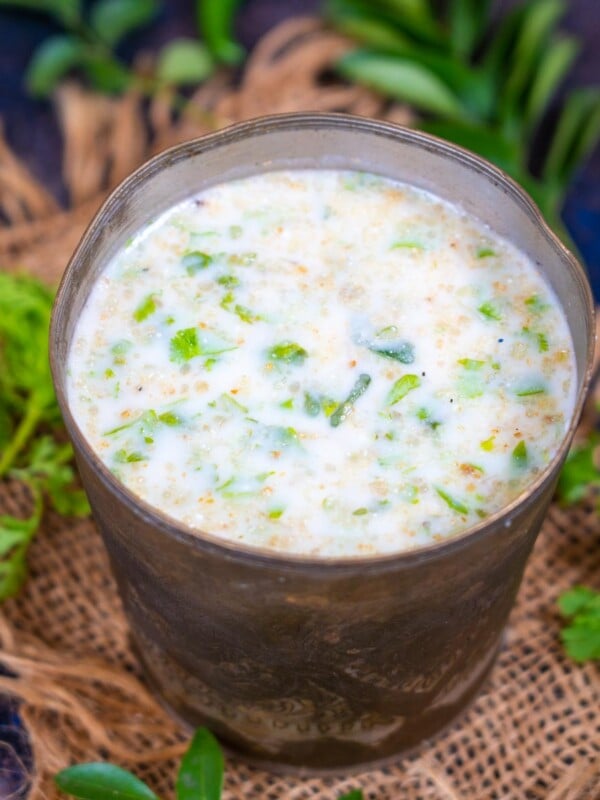 Kathiyawadi Tadka Chaas (Tempered Buttermilk) is nothing but your regular spiced buttermilk with a ghee tempering. This refreshing beverage is perfect to serve on a hot summer day (vegetarian, gluten-free).