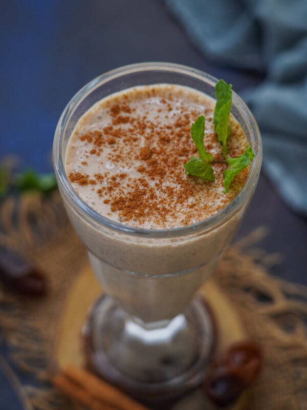 Make this healthy Banana Cinnamon Smoothie to start your day. It is loaded with flavors from banana and cinnamon. Here is how to make it (gluten-free).