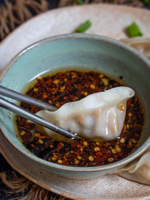 Make this no-cook 1-minute Quick Gyoza Dipping Sauce using a few simple ingredients and serve it with your favorite dumplings (vegan).