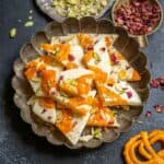 Made with just 4 ingredients, this Jalebi White Chocolate Bark is a delicious fusion dessert you can make for upcoming festivals. Try my easy recipe here.