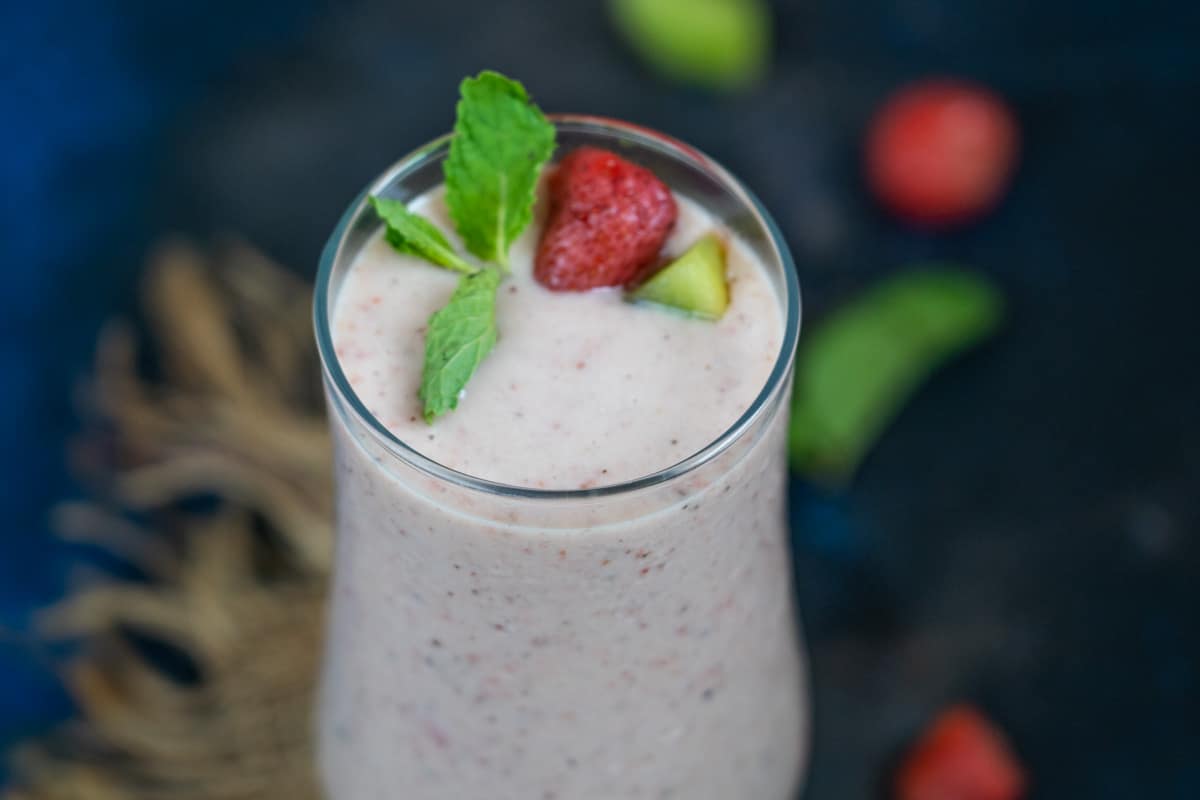 Kiwi Quencher Tropical Smoothie Recipe - Whisk Affair Kiwi Quencher Tropical Smoothie Recipe - Whisk Affair